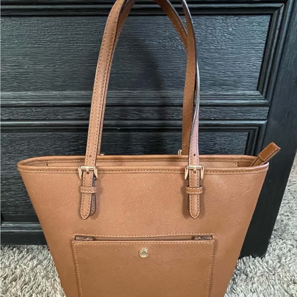 Michael Kors Jet Set Medium Pocket Tote